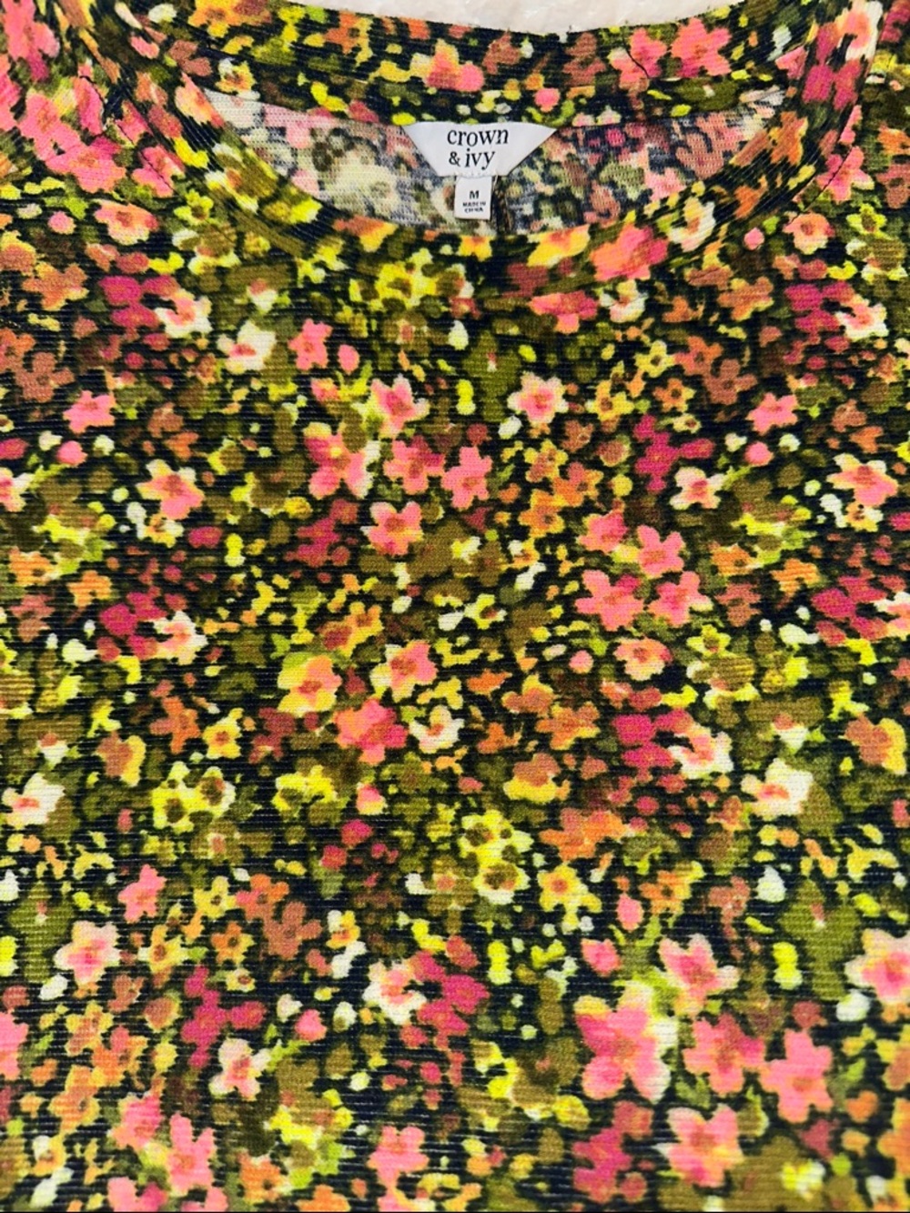 Crown & Ivy Floral Puff Sleeve Blouse in Green, Pink, Yellow M - Picture 4 of 9